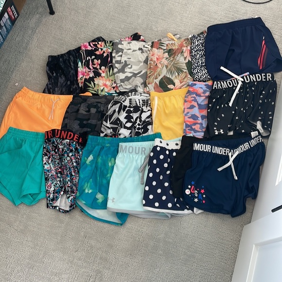 Athletic-wear outfit mystery box - Picture 2 of 2